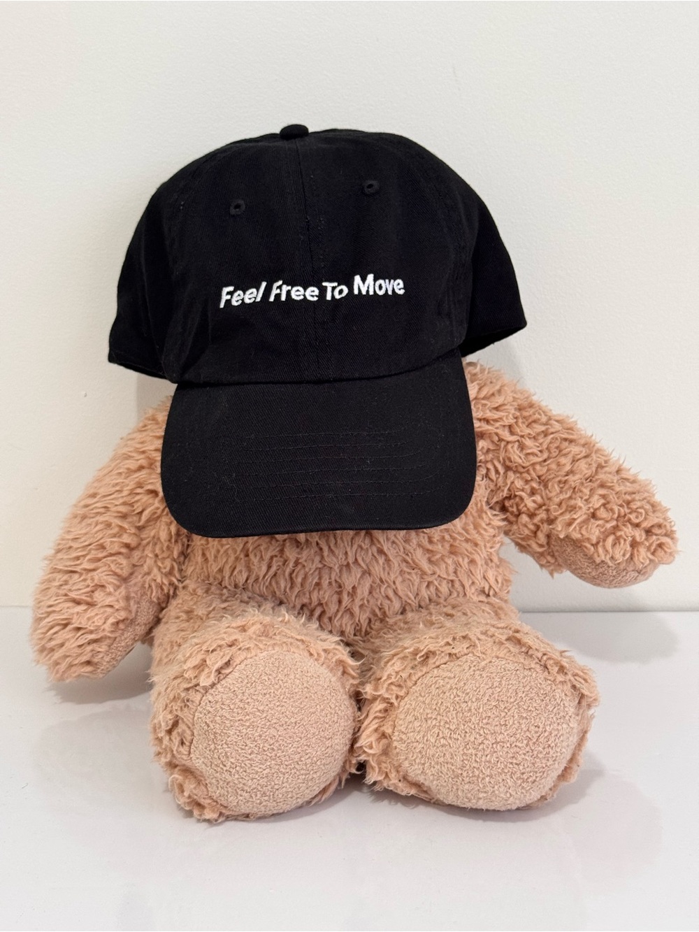 Black Baseball Cap – “Feel Free To Move”